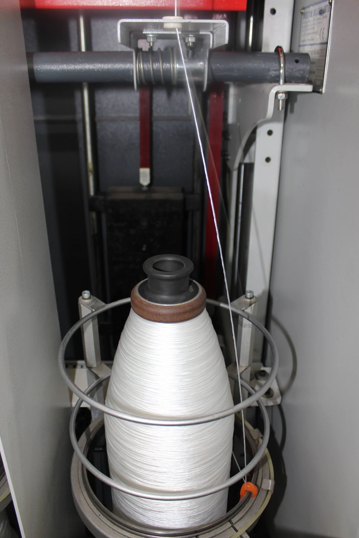 RE-200 · Ring and bobbin detail