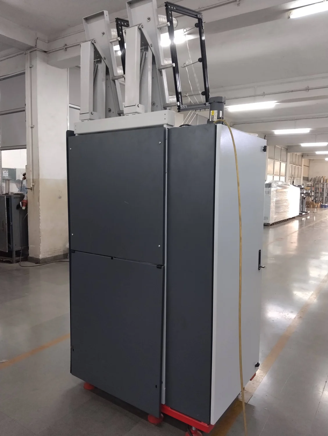 RE-300 — Machine housing and upper assembly